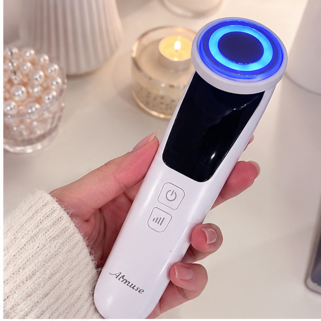Aimuse 光エステ美顔器 本体デザイン・青色LEDが点灯している様子